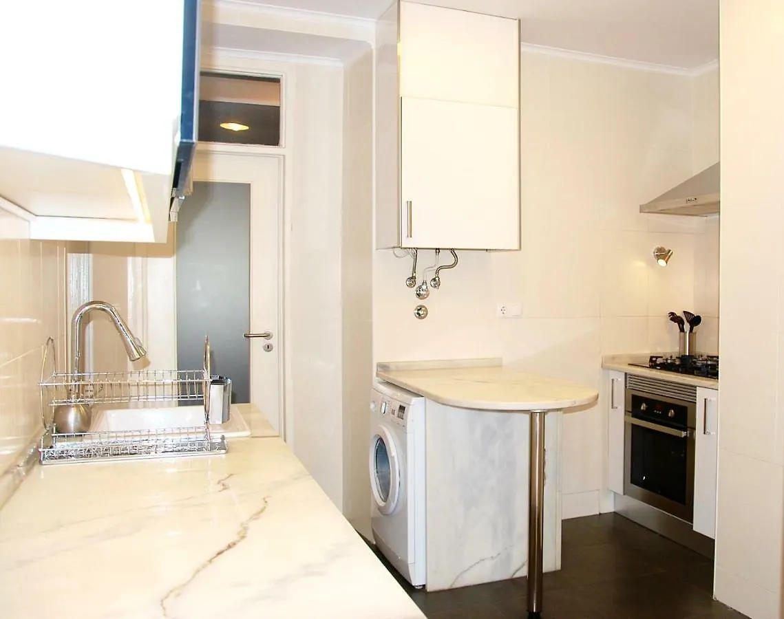 Sunny, Central And Comfy Ap. In Av. Da Liberdade Lisboa 0*,  Portugal